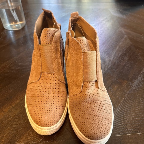 Steve Madden Women's Wavery Wedge Sneaker size 8 - Picture 1 of 7